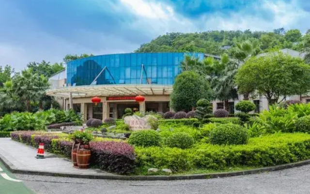 Menghu Holiday Hotel