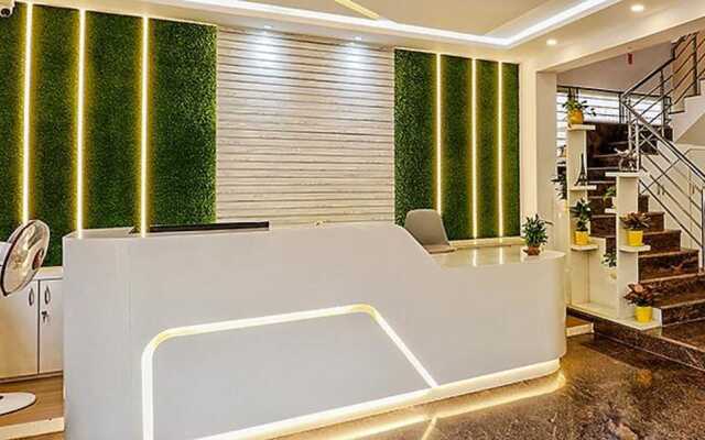 Fabhotel Marella Suites