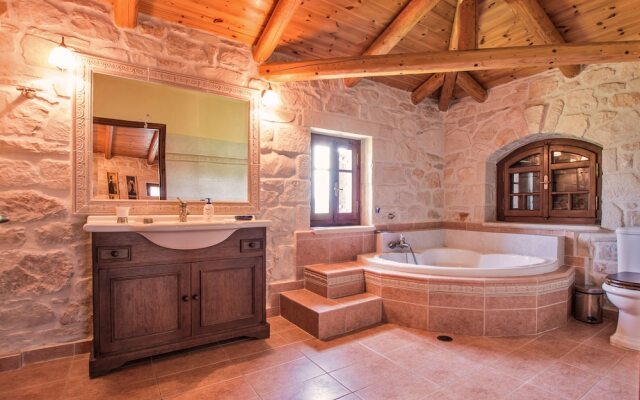 The Vivian - Luxury Stone Villa