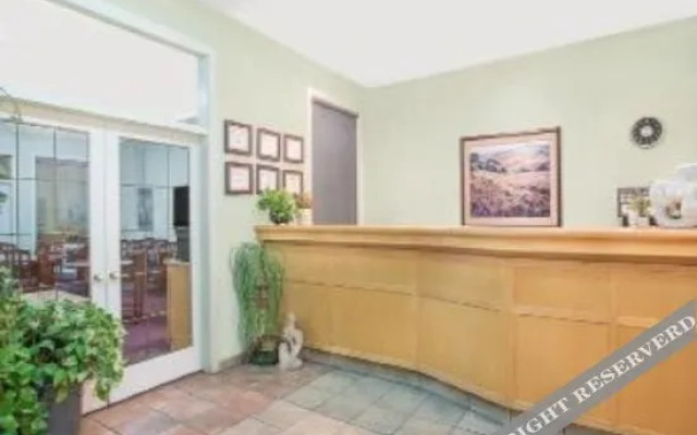 Super 8 Motel - Penticton