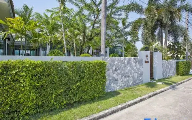 Stylish 2-Villa Combination by Hi At Home