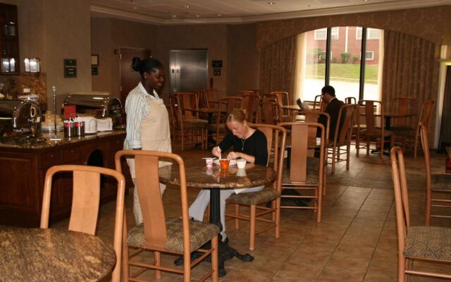 Hampton Inn & Suites Kansas City-Country Club Plaza