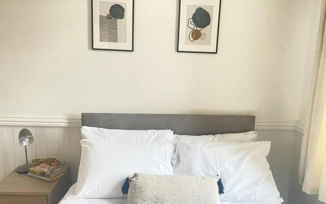 Avril Apartments by CityNest1