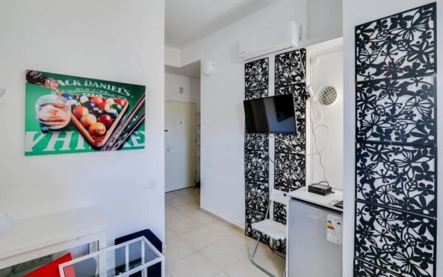 Central Apartment near Bograshov Beach