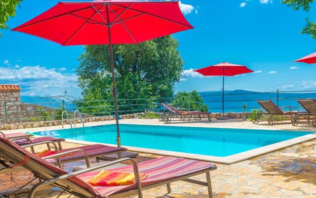 Quaint Villa in Crikvenica With Pool