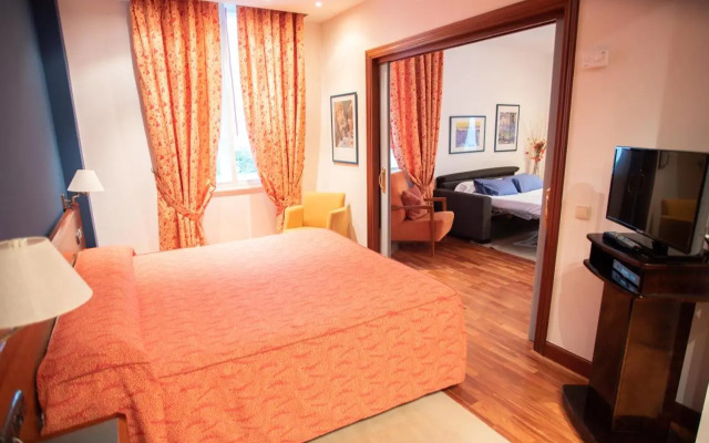 Hotel Mondragon