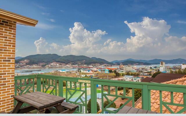 Namhae Haetunun Punggyeong Pension