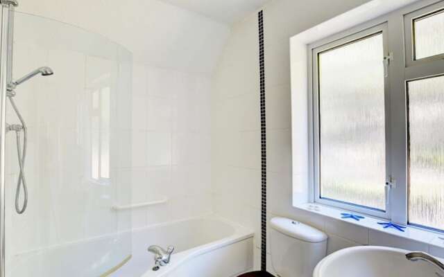 Pretty Holiday Home in Saundersfoot With Garden
