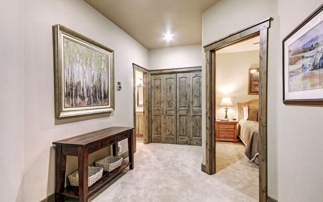 Highwood Hideaway 4 Bedroom Townhouse by RedAwning