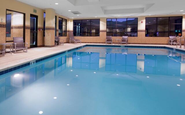 Holiday Inn Express & Suites Logan by IHG