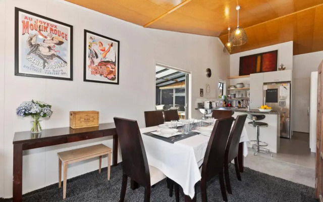Sunnyside Spa Retreat - Mangawhai Holiday Home