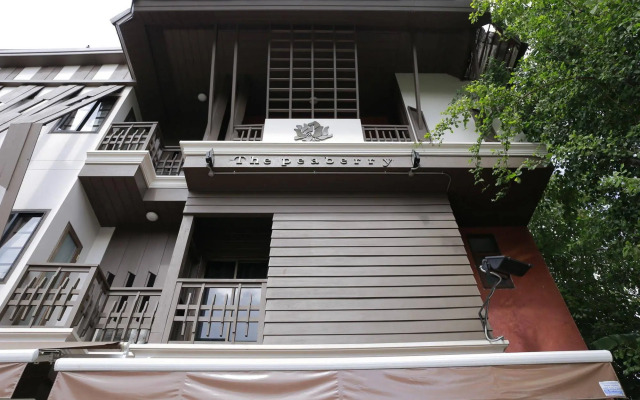 The Peaberry Explorer Hotel