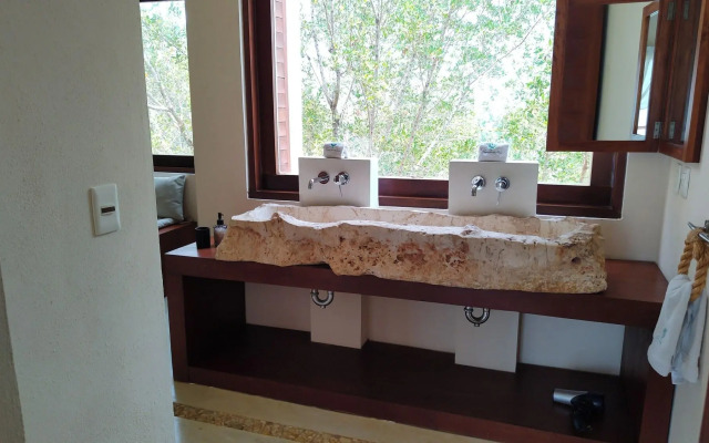 Casa Punta Coco & Beach Club