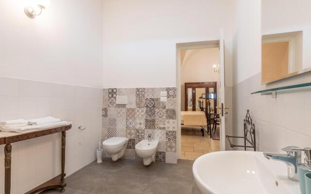 Early 20Th Centruy House & Pool