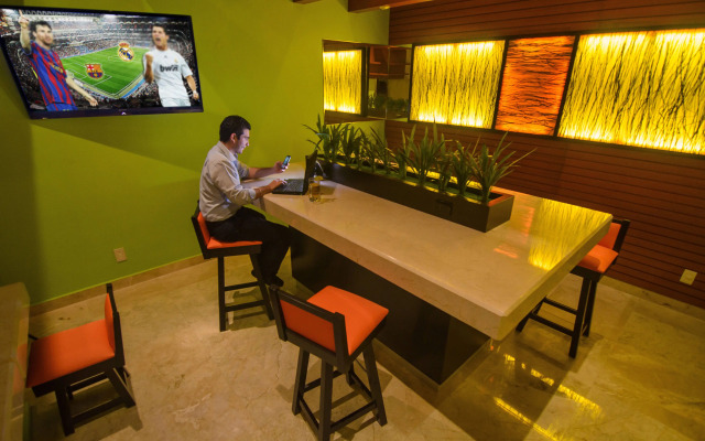 Courtyard By Marriott Cancun Airport