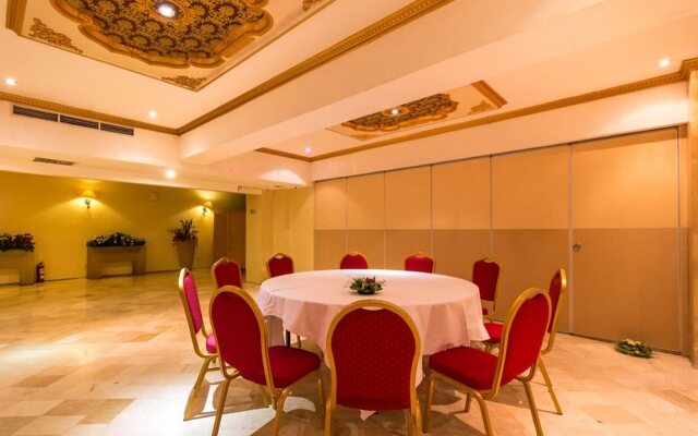 Twin Plaza Hotel