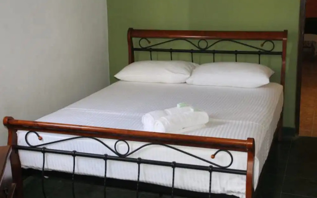 Self Cate Luxury Hostel