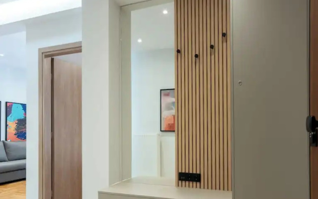 Stylish 2BR flat near hospital & metro