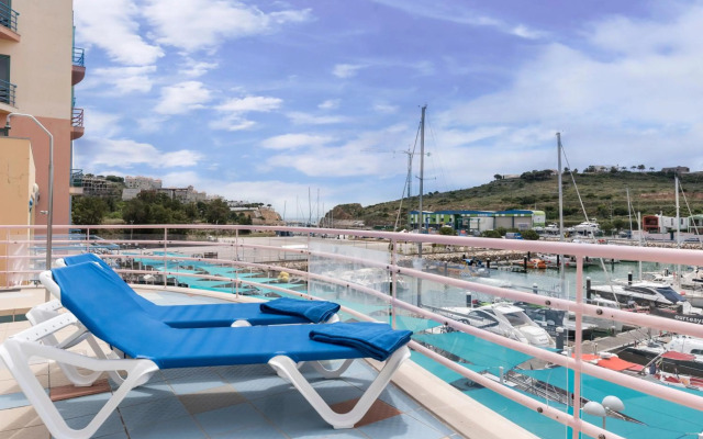 Marina Water View - 6 people, bars & restaurants