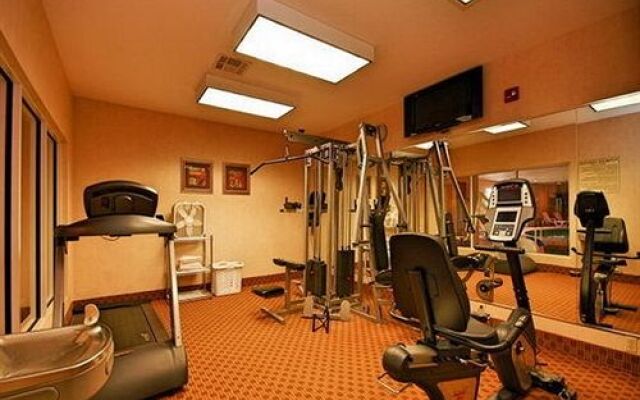 COMFORT INN &amp; SUITES