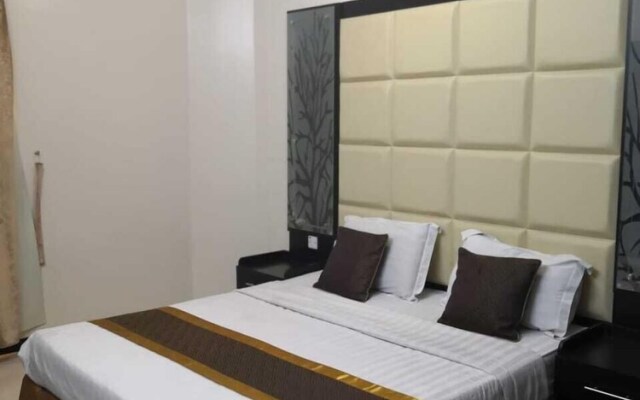 Rose by OYO Rooms