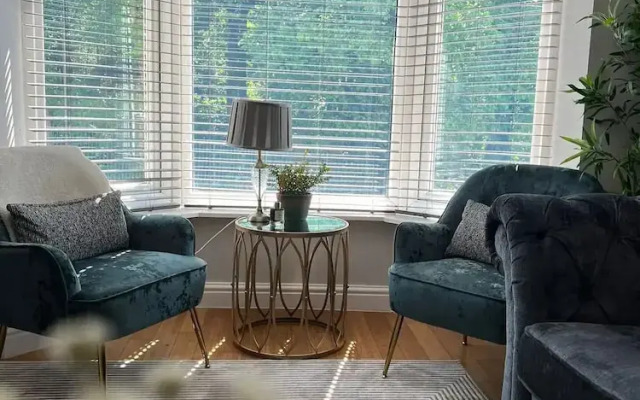 Beautiful 4 Bed House in Sheffield