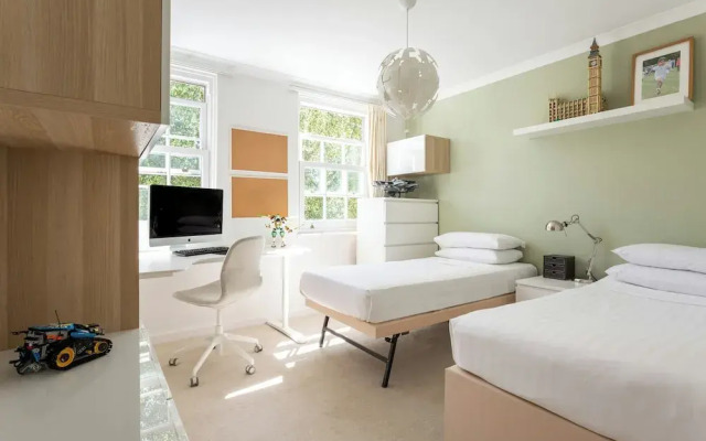 Somerset Square by Onefinestay