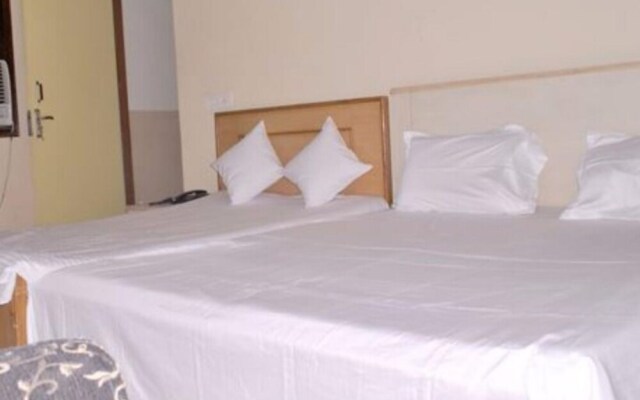 Goroomgo Viren Plaza Agra
