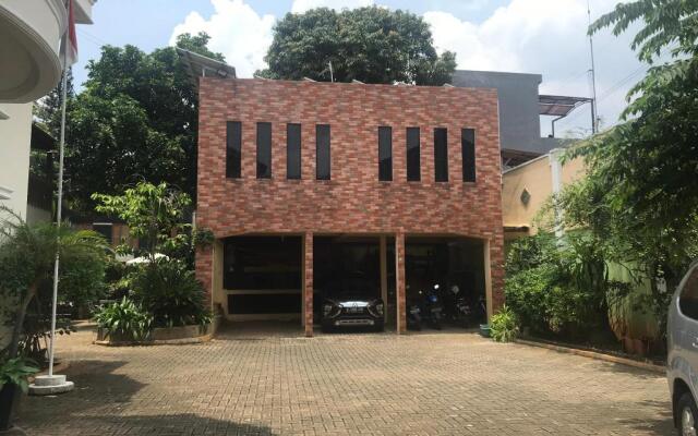 OYO 90094 Gayatri Residence