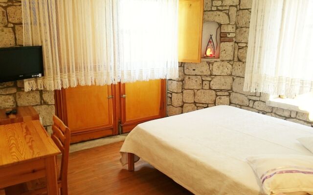 Adres Alacati Otel