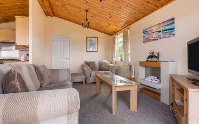 Loch Side Lodge 5