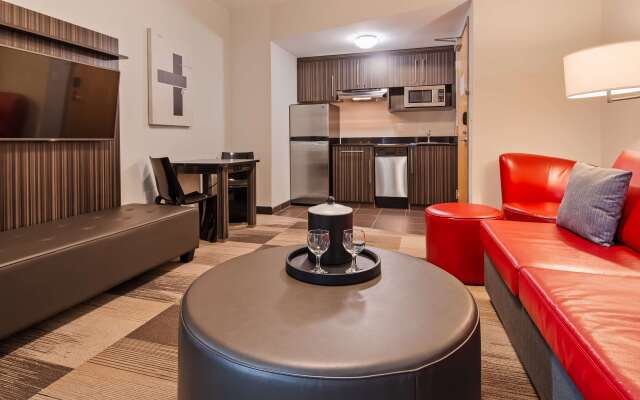 Best Western Plus Airport Inn & Suites