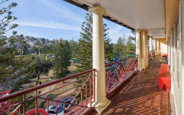 Mad Monkey Coogee Beach Hostel