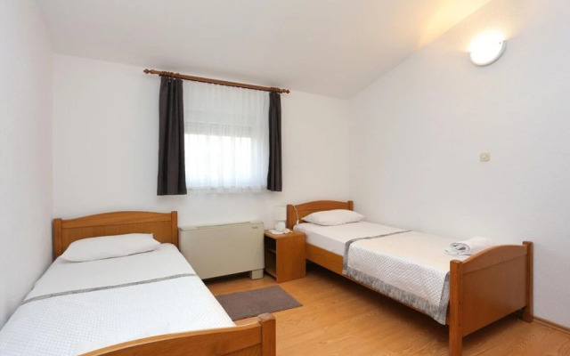 Lias 2 - With Restaurant - A12