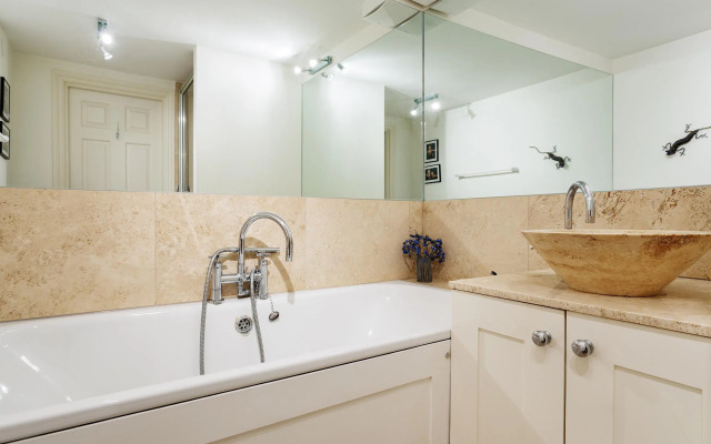 Veeve  2 Bed 2 Bath Garden Flat Stanley Crescent Notting Hill