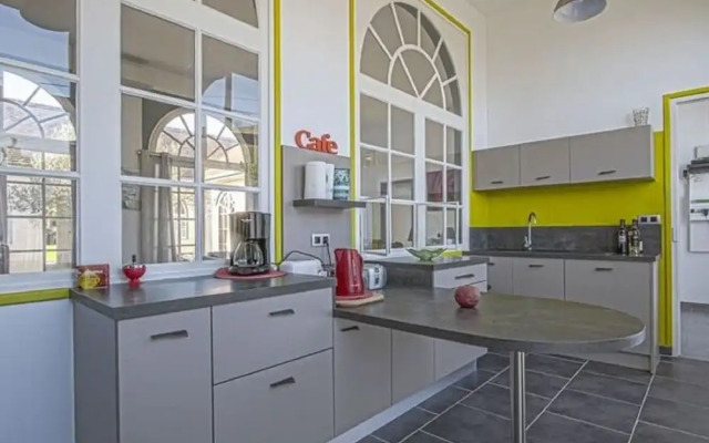 Bright Holiday Home With Garden