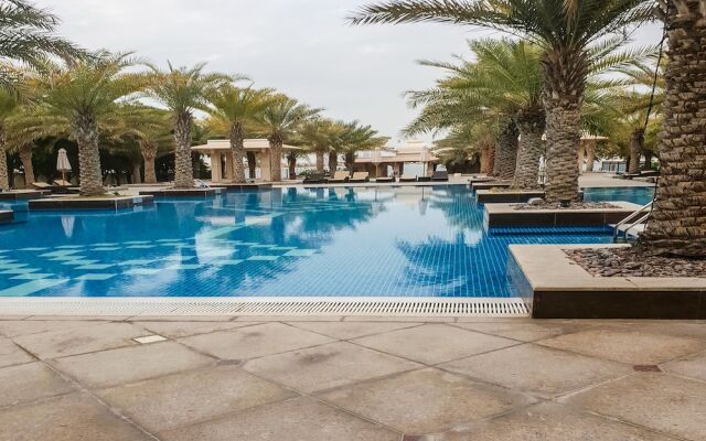 OYO Home 161 1BHK Taj Grandeur Palm