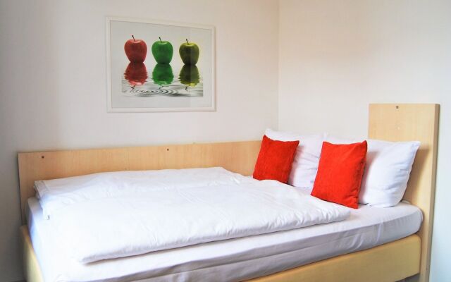 SMARTY Airport Cologne Hotel