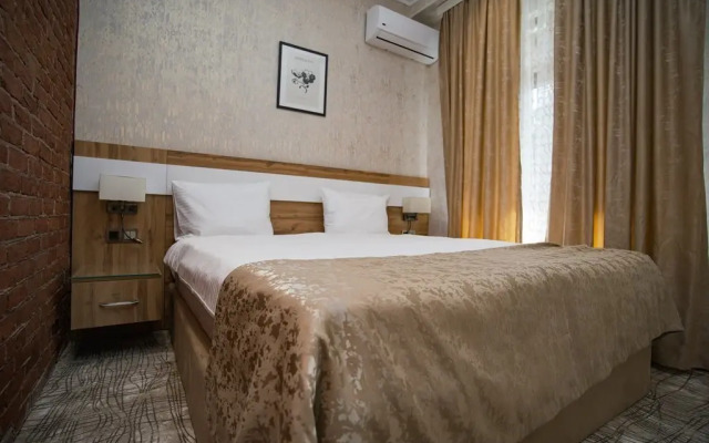 Lakeside Hotel & Spa