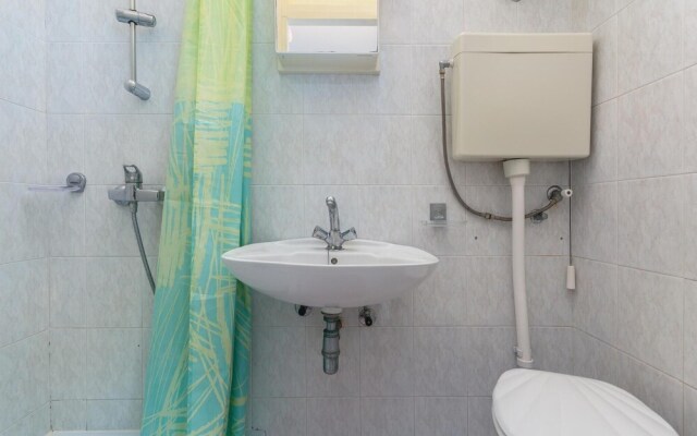 Beautiful Home in Lovrecica With Wifi and 2 Bedrooms