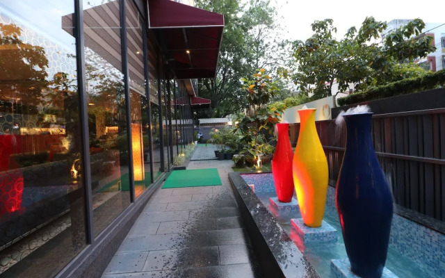 Hotel Gallery 67