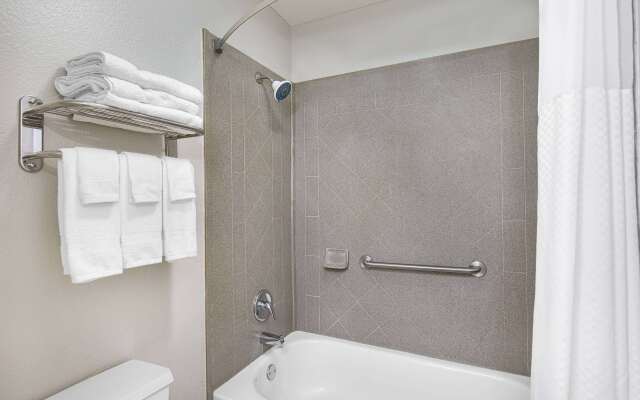 Days Inn by Wyndham Savannah