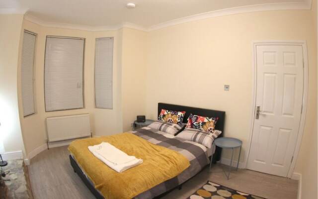 Peace-full House in Slough