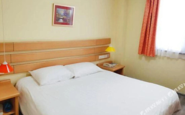 Home Inn Pebble Hotel (Liuzhou Five Star Pedestrian Street Diwang New World)