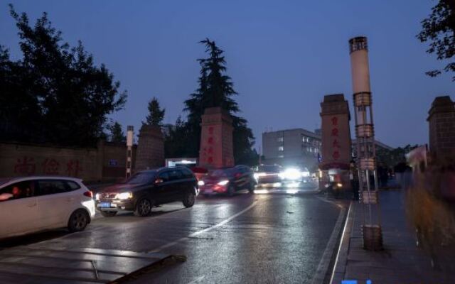 Yifeng Hotel (Shapingba Chongqing University)