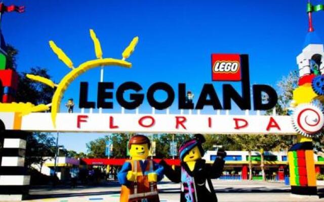 848KD Sunny Place 4 Br villa by RedAwning