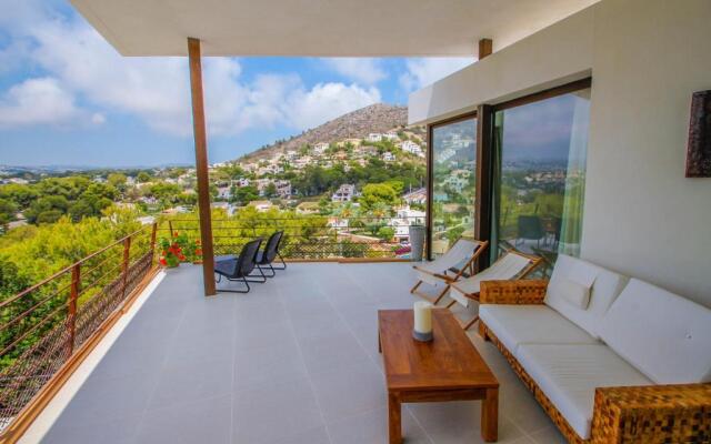 Laja - panoramic hillside holiday house in Moraira