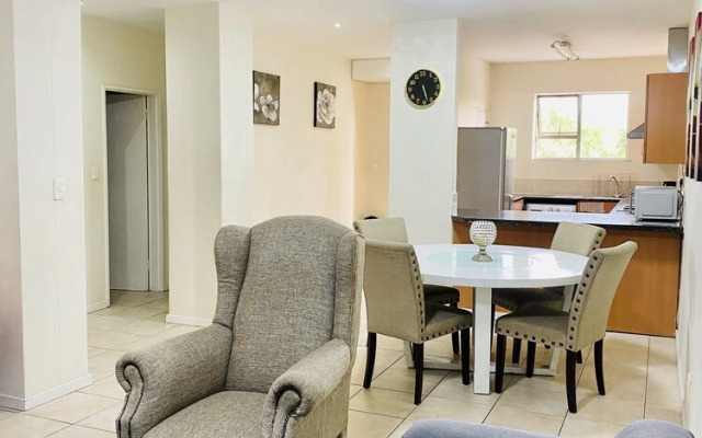 77 Grayston Apartment