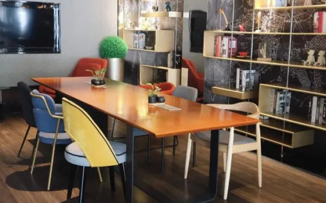 Sushi Light Luxury Hotel (Shanghai Hongmei Road)