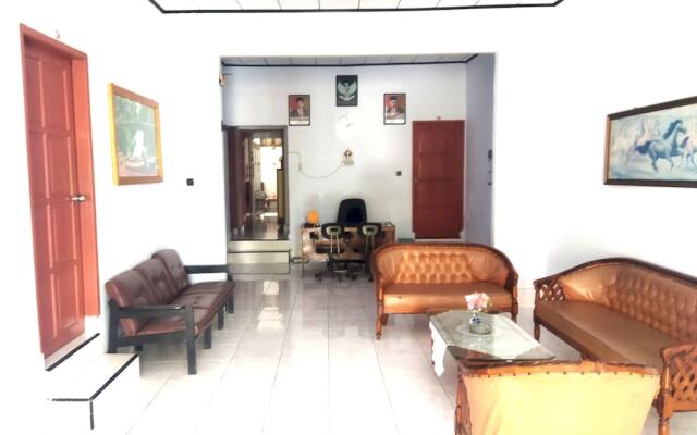 Hotel O Wisma Phinisi Syariah Near Mall of Pinrang Sejahtera